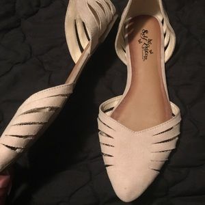 Pale pink/ blush pointed toe flat